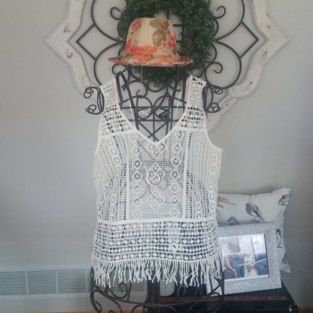 Anna women’s crochet top
